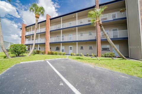 Condo in Port Charlotte, Florida, 1 bedroom  № 1680353 - photo 27