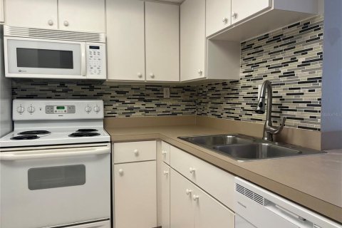 Condo in Port Charlotte, Florida, 1 bedroom  № 1680353 - photo 6