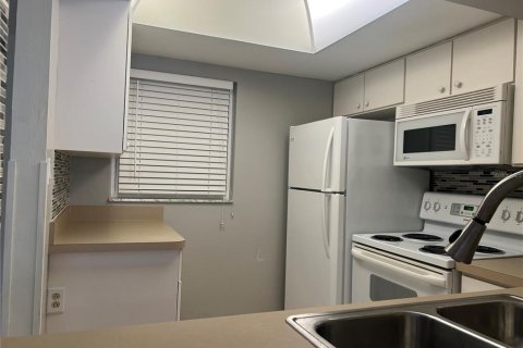 Condo in Port Charlotte, Florida, 1 bedroom  № 1680353 - photo 7
