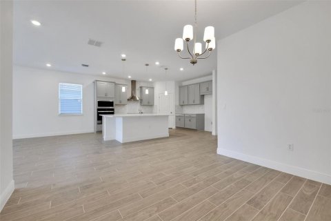 House in Apopka, Florida 4 bedrooms, 212.1 sq.m. № 1528878 - photo 19