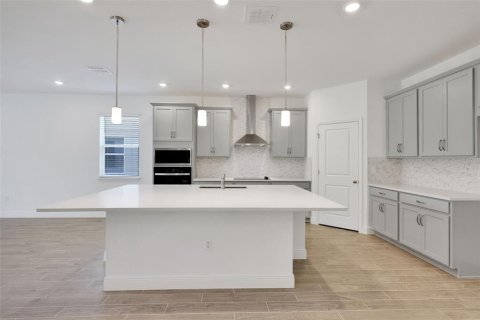 House in Apopka, Florida 4 bedrooms, 212.1 sq.m. № 1528878 - photo 16