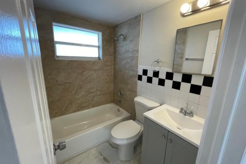 Immobilier commercial à louer à West Palm Beach, Floride: 2 chambres, 60.2 m2 № 1174584 - photo 1