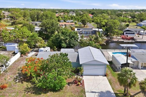 House in Englewood, Florida 3 bedrooms, 147.9 sq.m. № 2231955