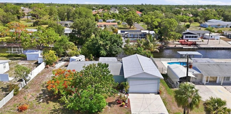 Villa ou maison à Englewood, Floride 3 chambres, 147.9 m2 № 2231955