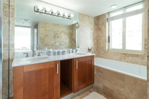 Copropriété à louer à Surfside, Floride: 3 chambres, 148.64 m2 № 2153030 - photo 21