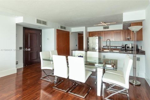 Copropriété à louer à Surfside, Floride: 3 chambres, 148.64 m2 № 2153030 - photo 13