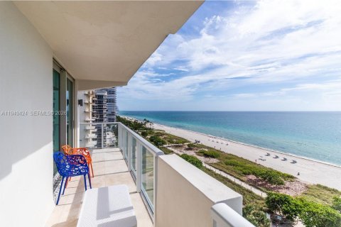 Copropriété à louer à Surfside, Floride: 3 chambres, 148.64 m2 № 2153030 - photo 24