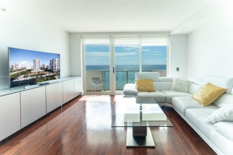 Condo à Surfside, Floride, 3 chambres  № 2153030