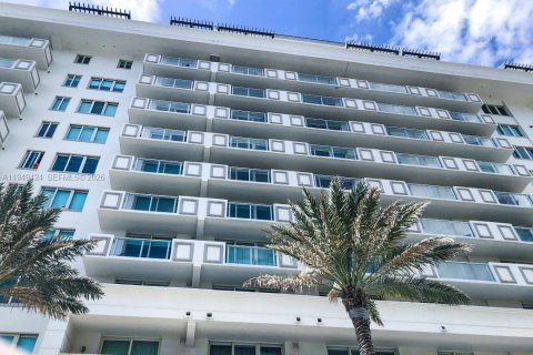 Copropriété à louer à Surfside, Floride: 3 chambres, 148.64 m2 № 2153030 - photo 11