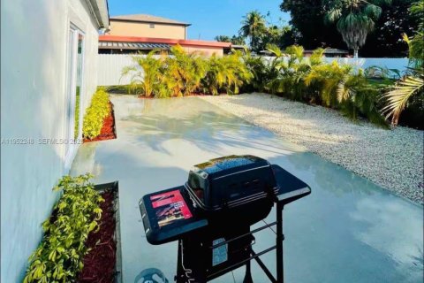 Casa en venta en Miami, Florida, 2 dormitorios, 89.19 m2 № 2008276 - foto 5
