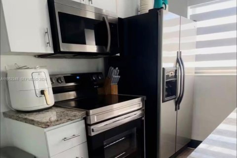 Casa en venta en Miami, Florida, 2 dormitorios, 89.19 m2 № 2008276 - foto 9