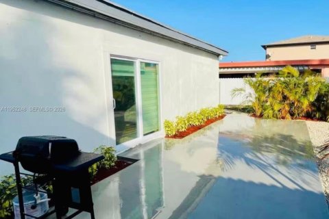 Casa en venta en Miami, Florida, 2 dormitorios, 89.19 m2 № 2008276 - foto 6