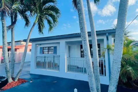 Casa en venta en Miami, Florida, 2 dormitorios, 89.19 m2 № 2008276 - foto 2
