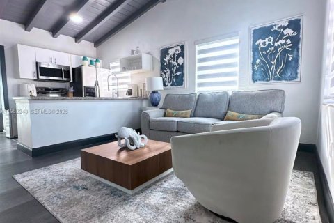 Casa en venta en Miami, Florida, 2 dormitorios, 89.19 m2 № 2008276 - foto 8