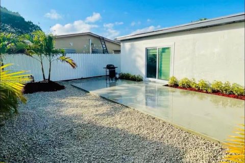 Casa en venta en Miami, Florida, 2 dormitorios, 89.19 m2 № 2008276 - foto 7