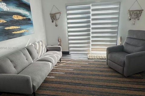 Casa en venta en Miami, Florida, 2 dormitorios, 89.19 m2 № 2008276 - foto 20