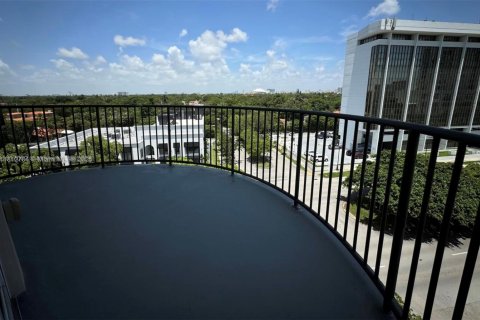 Condo in Miami, Florida, 2 bedrooms  № 1888728 - photo 12