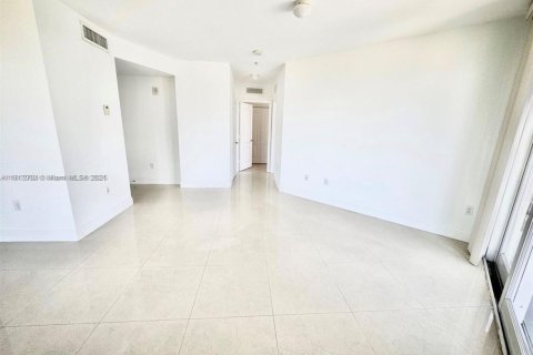 Condo in Miami, Florida, 2 bedrooms  № 1888728 - photo 3