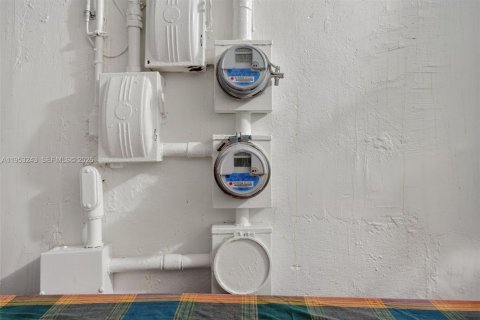 Propiedad comercial en venta en Miami, Florida № 2008019 - foto 24