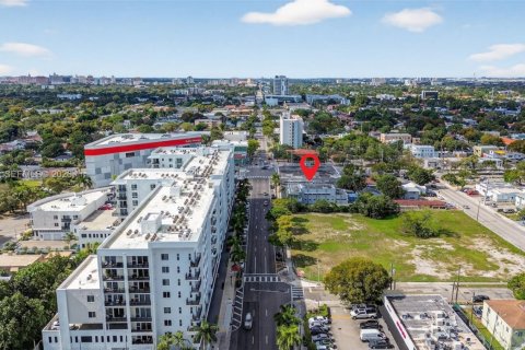 Propiedad comercial en venta en Miami, Florida № 2008019 - foto 30