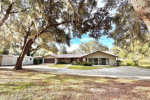 House in Keystone Heights, Florida 5 bedrooms, 227.33 sq.m. № 865878 - photo 1