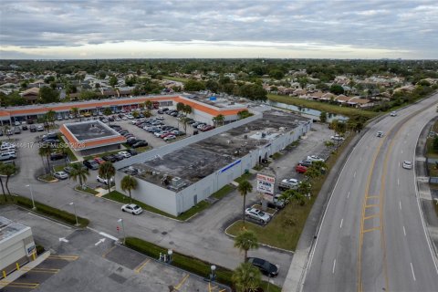 Commercial property in Miami, Florida № 2152840 - photo 3