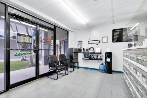 Commercial property in Miami, Florida № 2152840 - photo 5