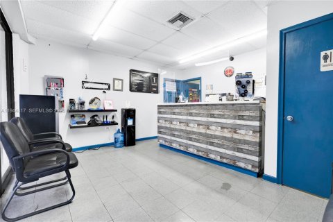 Commercial property in Miami, Florida № 2152840 - photo 6