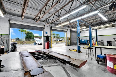 Commercial property in Miami, Florida № 2152840 - photo 20