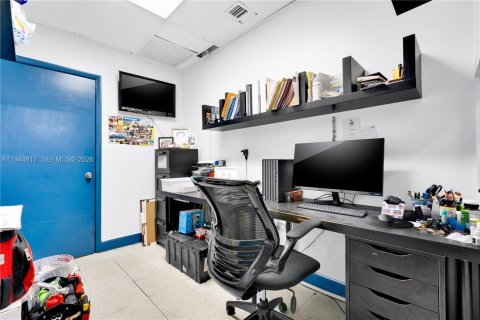 Commercial property in Miami, Florida № 2152840 - photo 8