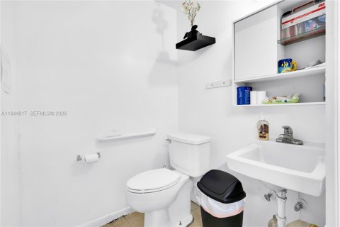 Commercial property in Miami, Florida № 2152840 - photo 18