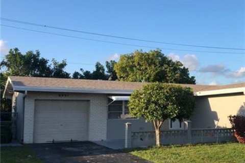 Immobilier commercial à Pembroke Pines, Floride 1 chambre, 108.14 m2 № 2251909