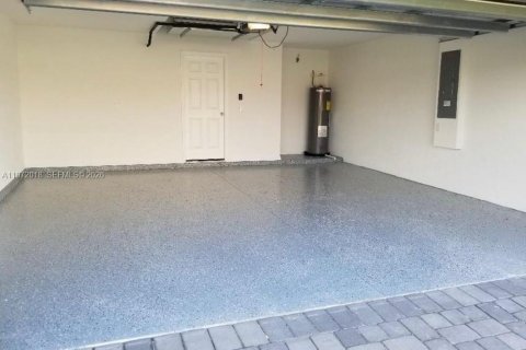 Casa en venta en Cape Coral, Florida, 4 dormitorios, 170.01 m2 № 2032855 - foto 9