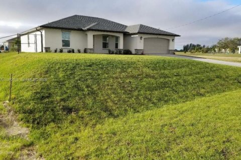 Casa en venta en Cape Coral, Florida, 4 dormitorios, 170.01 m2 № 2032855 - foto 13