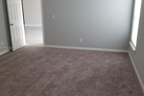 Casa en venta en Cape Coral, Florida, 4 dormitorios, 170.01 m2 № 2032855 - foto 3