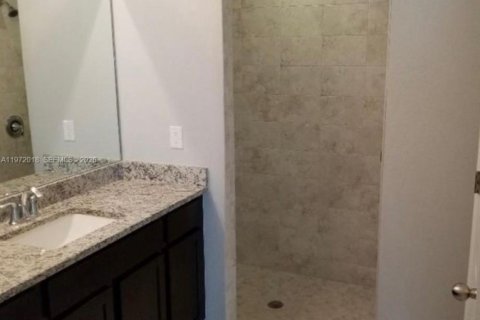 Casa en venta en Cape Coral, Florida, 4 dormitorios, 170.01 m2 № 2032855 - foto 2