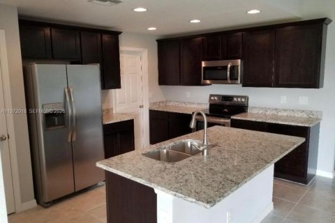 Casa en venta en Cape Coral, Florida, 4 dormitorios, 170.01 m2 № 2032855 - foto 10