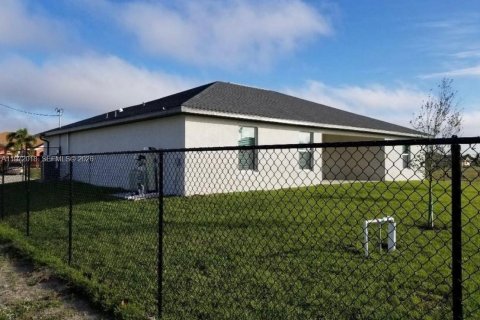 Casa en venta en Cape Coral, Florida, 4 dormitorios, 170.01 m2 № 2032855 - foto 17