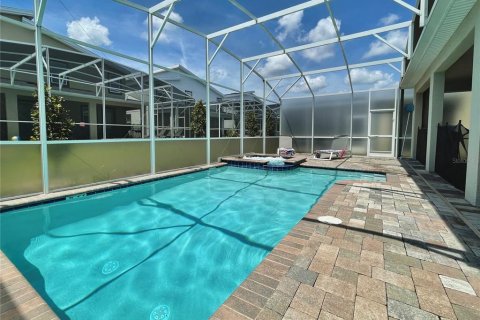 House in Davenport, Florida 7 bedrooms, 357.02 sq.m. № 1906035 - photo 4