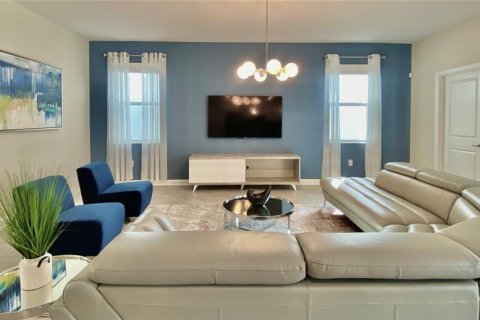 House in Davenport, Florida 7 bedrooms, 357.02 sq.m. № 1906035 - photo 12