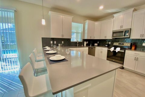 House in Davenport, Florida 7 bedrooms, 357.02 sq.m. № 1906035 - photo 10
