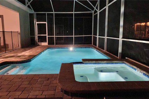 House in Davenport, Florida 7 bedrooms, 357.02 sq.m. № 1906035 - photo 5