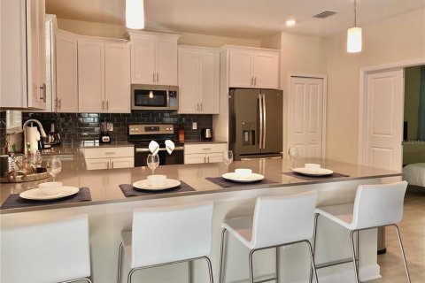 House in Davenport, Florida 7 bedrooms, 357.02 sq.m. № 1906035 - photo 6
