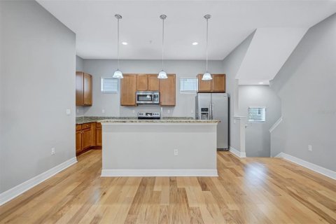 Adosado en venta en Tampa, Florida, 3 dormitorios, 197.42 m2 № 2356484 - foto 17