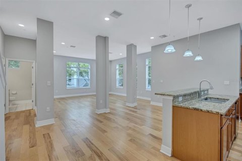 Adosado en venta en Tampa, Florida, 3 dormitorios, 197.42 m2 № 2356484 - foto 15