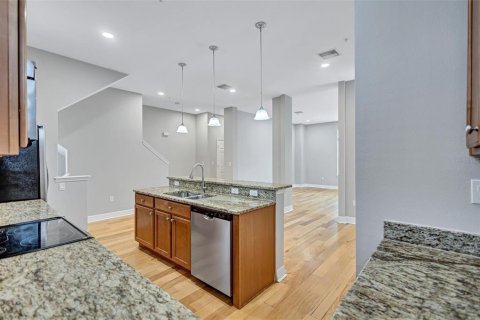 Adosado en venta en Tampa, Florida, 3 dormitorios, 197.42 m2 № 2356484 - foto 20