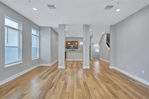 Adosado en venta en Tampa, Florida, 3 dormitorios, 197.42 m2 № 2356484 - foto 25