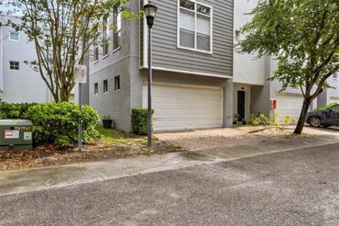 Adosado en venta en Tampa, Florida, 3 dormitorios, 197.42 m2 № 2356484 - foto 3