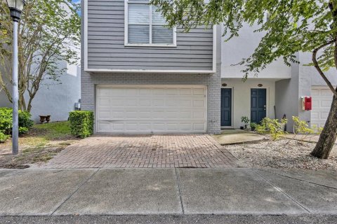 Townhouse in Tampa, Florida 3 bedrooms, 197.42 sq.m. № 2356484