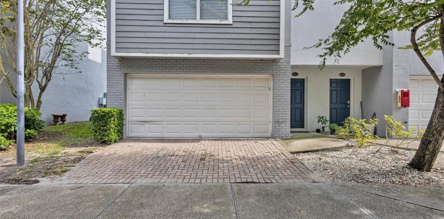 Adosado en Tampa, Florida 3 dormitorios, 197.42 m2 № 2356484